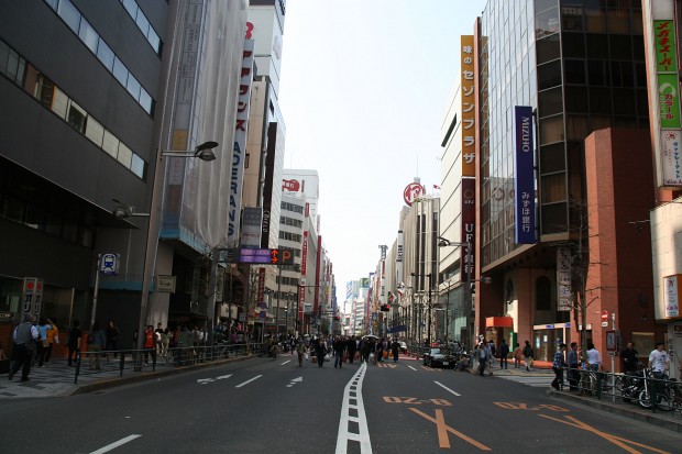 新宿東口（歩行者天国）フリー写真素材007