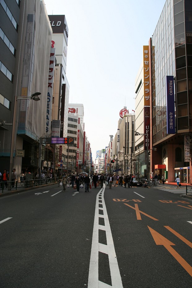 新宿東口（歩行者天国）フリー写真素材008