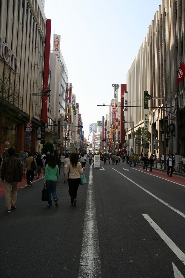 新宿東口（歩行者天国）フリー写真素材011