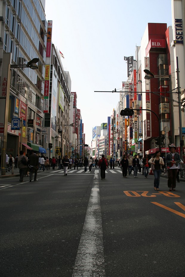 新宿東口（歩行者天国）フリー写真素材012
