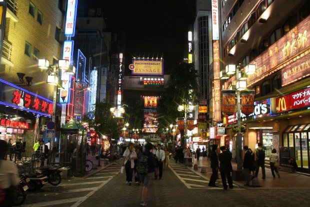 新宿東口・夜景（歌舞伎町）無料写真素材060