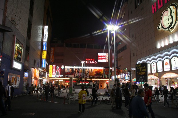 新宿東口・夜景（歌舞伎町）無料写真素材066