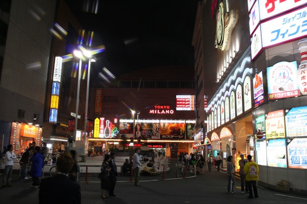 新宿東口・夜景（歌舞伎町）無料写真素材069