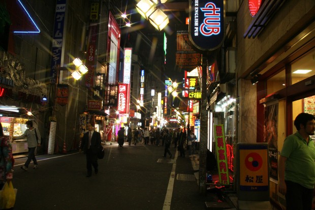 新宿東口・夜景（歌舞伎町）無料写真素材072