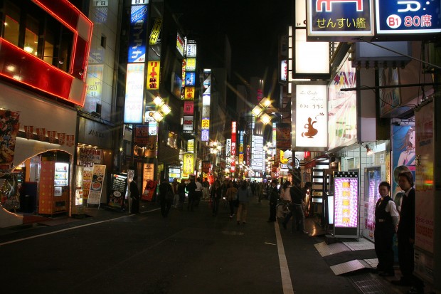 新宿東口・夜景（歌舞伎町）無料写真素材073