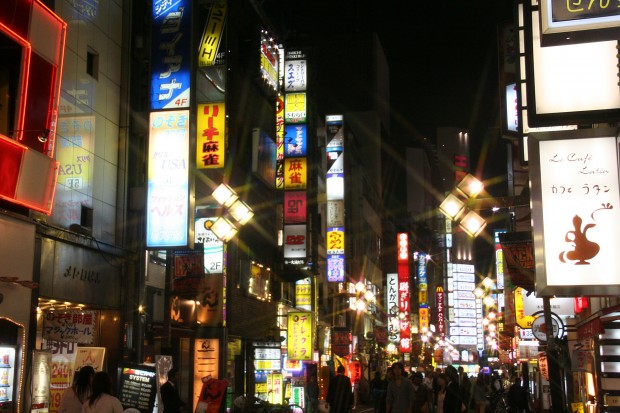 新宿東口・夜景（歌舞伎町）無料写真素材074