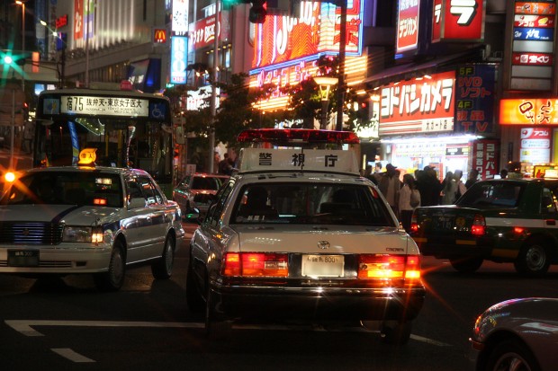 新宿西口・夜景、パトカー無料写真素材085
