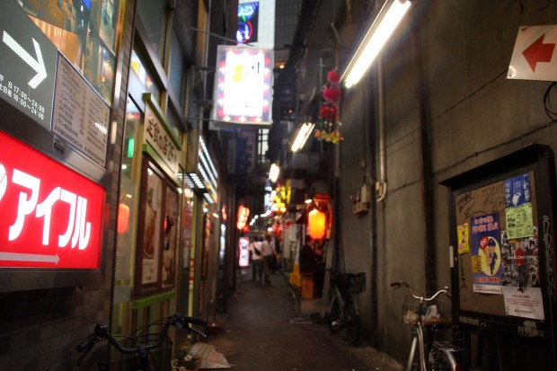 新宿西口・夜景（思い出横丁）無料写真素材089