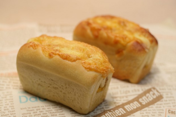 パン（コーンチーズのミニ食）フリー写真素材037