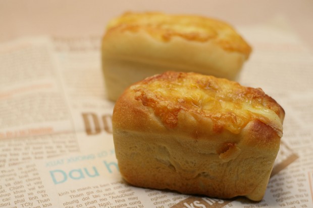 パン（コーンチーズのミニ食）フリー写真素材041