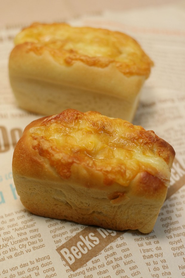 パン（コーンチーズのミニ食）フリー写真素材045