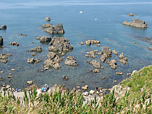 海、岸壁、岩、無料写真素材サムネイル