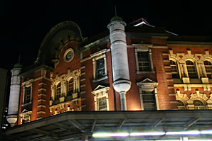 夜の東京駅サムネイル