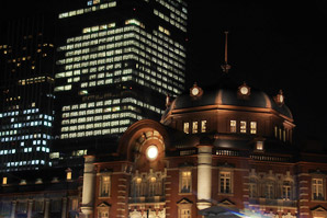 東京駅の夜サムネイル