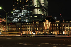 東京駅の夜サムネイル